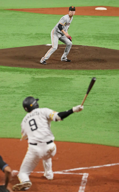 ソフトバンク対巨人　1回裏ソフトバンク2死一塁、柳田（手前）を空振り三振に仕留める戸郷（撮影・足立雅史）