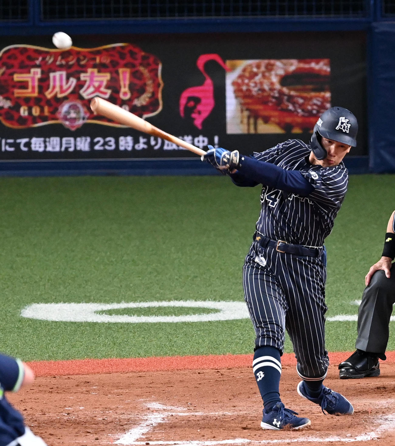 オリックス対ヤクルト　8回裏オリックス2死一、三塁、吉田正は逆転の右適時2点三塁打を放つ（撮影・前岡正明）