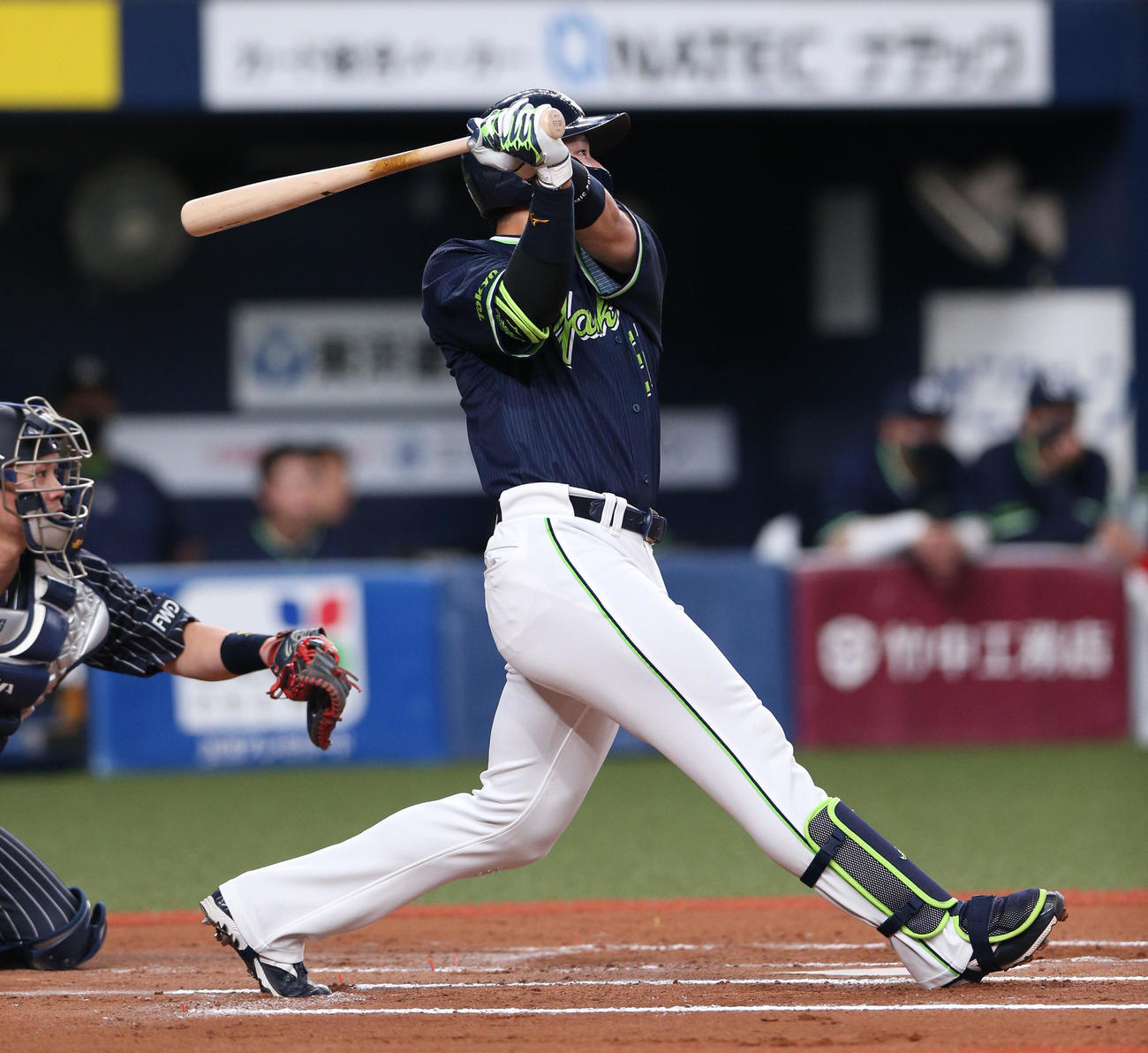 オリックス対ヤクルト　6回表ヤクルト2死三塁、村上宗隆は左越え2点本塁打を放つ（撮影・上山淳一）