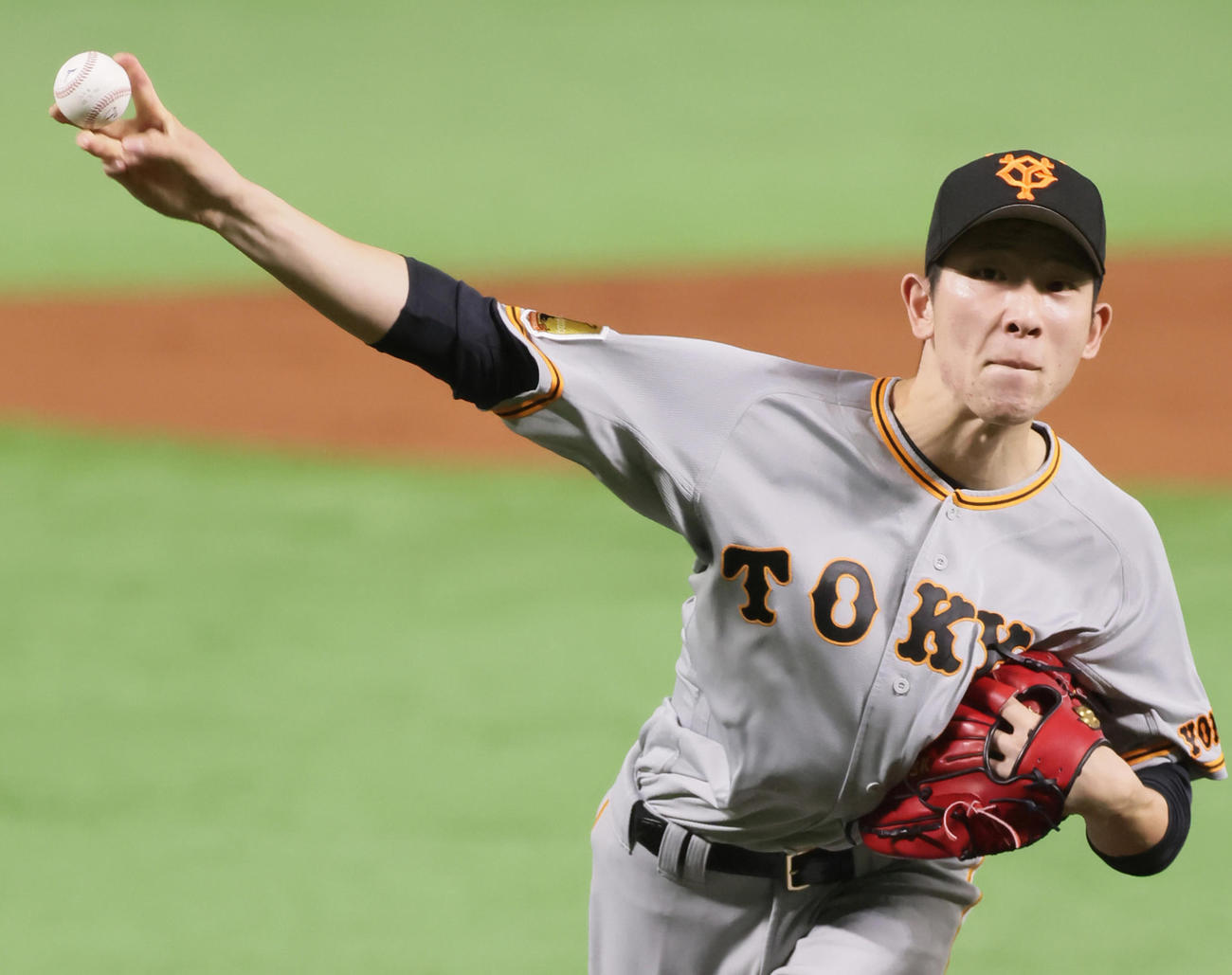 ソフトバンク対巨人　巨人先発の戸郷（撮影・足立雅史）