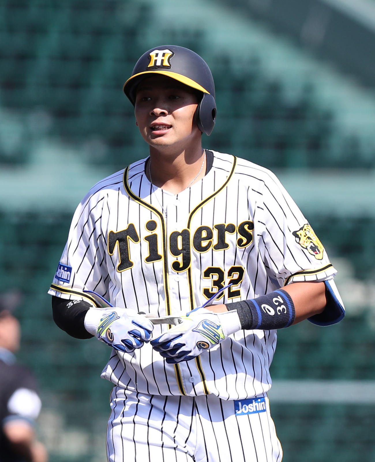 ウエスタンリーグ阪神対巨人　7回裏阪神2死一、二塁、井上広大は三飛に終わる（撮影・白石智彦）