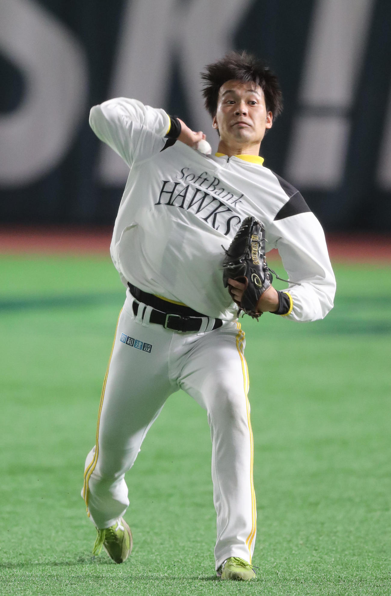 キャッチボールで調整する武田翔太（撮影・梅根麻紀）