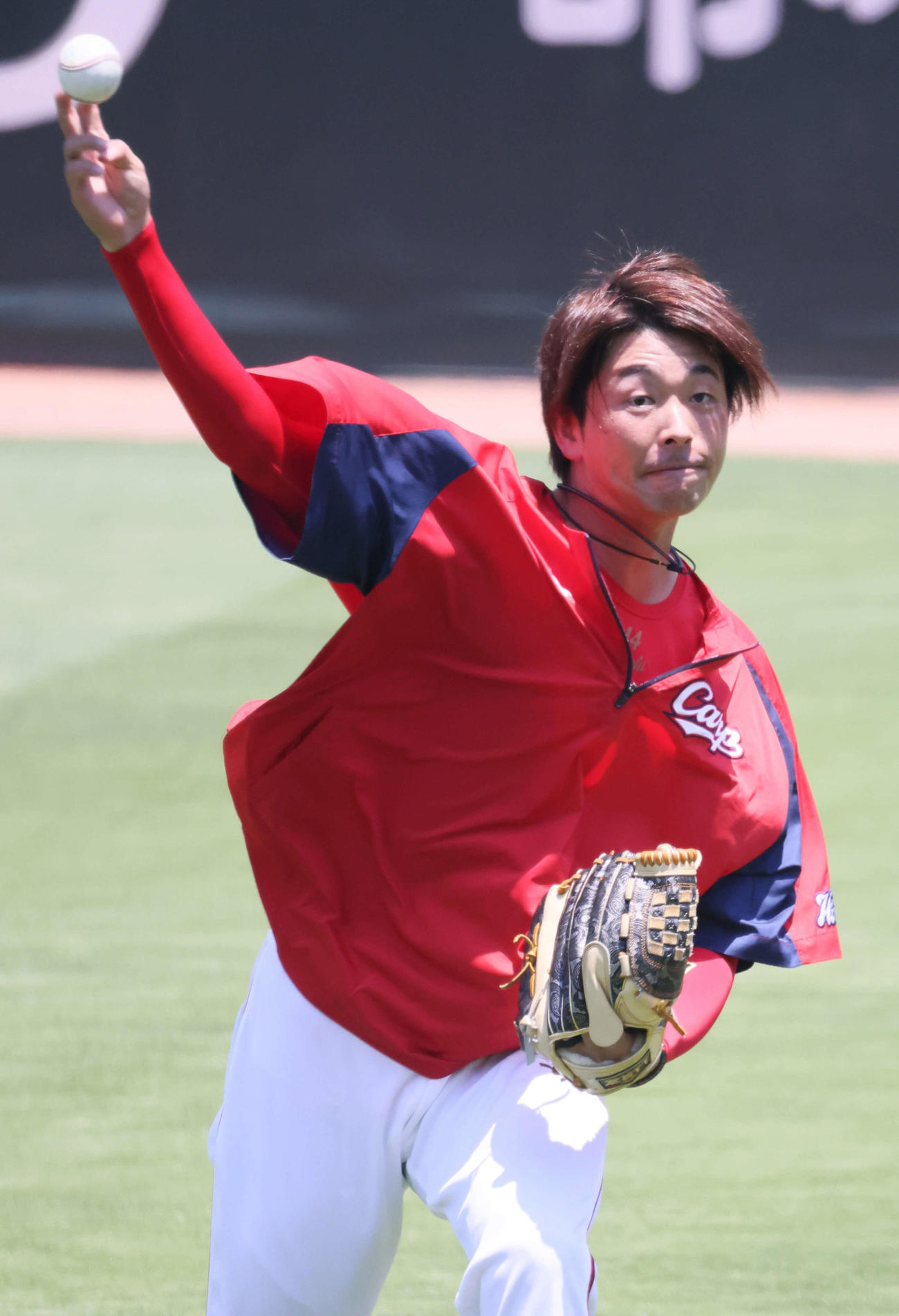 広島投手指名練習　キャッチボールをする大瀬良（撮影・加藤孝規）