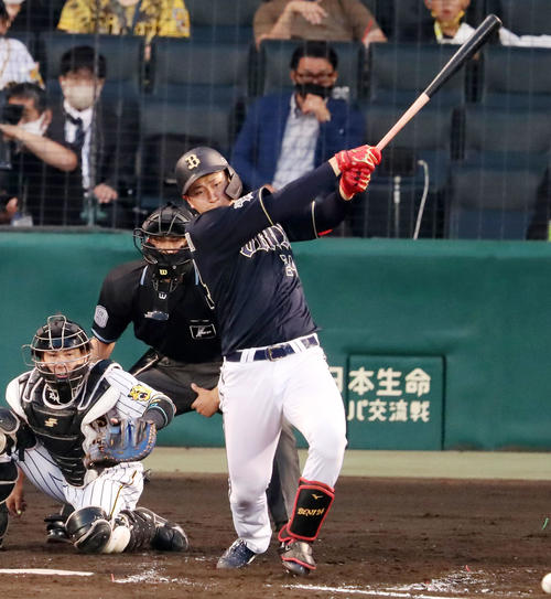 阪神対オリックス　4回表オリックス1死満塁、紅林は遊ゴロを放ち併殺崩れの間に得点する（撮影・加藤哉）