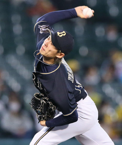 阪神対オリックス　力投するオリックス山岡（撮影・上山淳一）
