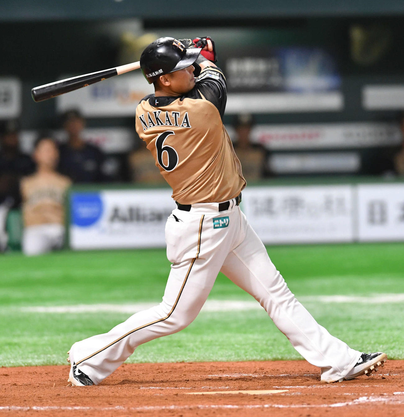 4月29日ソフトバンク戦で3号本塁打を放つ日本ハム中田