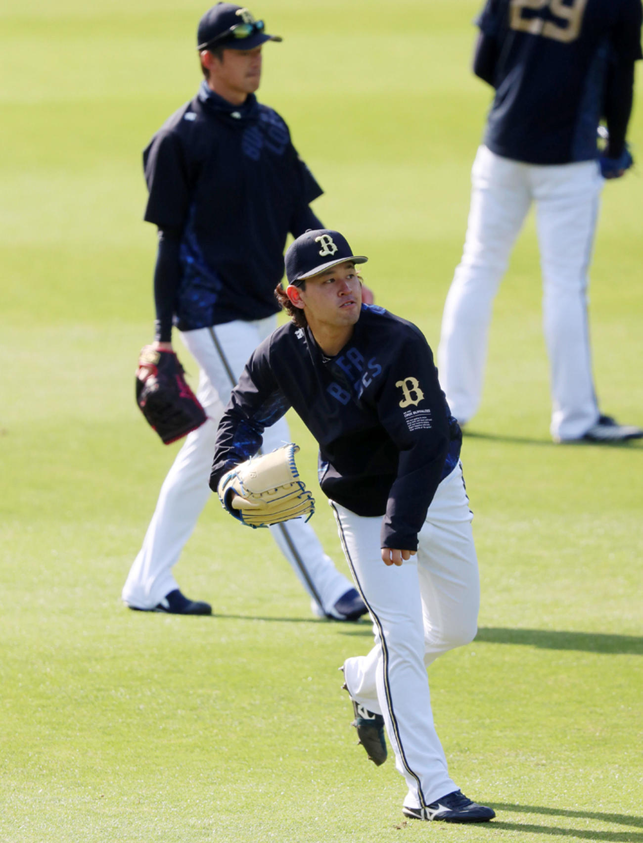 阪神対オリックス　練習でキャッチボールする宮城（撮影・加藤哉）