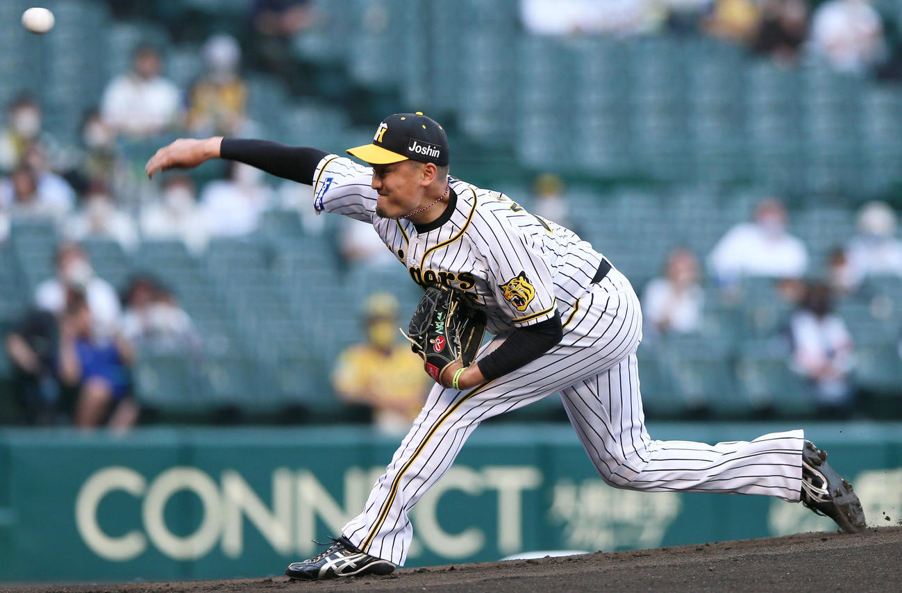 阪神対オリックス　阪神先発の秋山（撮影・上山淳一）