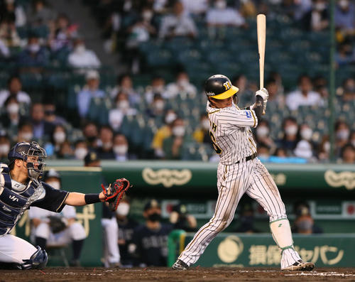 阪神対オリックス　3回裏阪神2死二塁、北條先制の左前適時打を放つ（撮影・上山淳一）