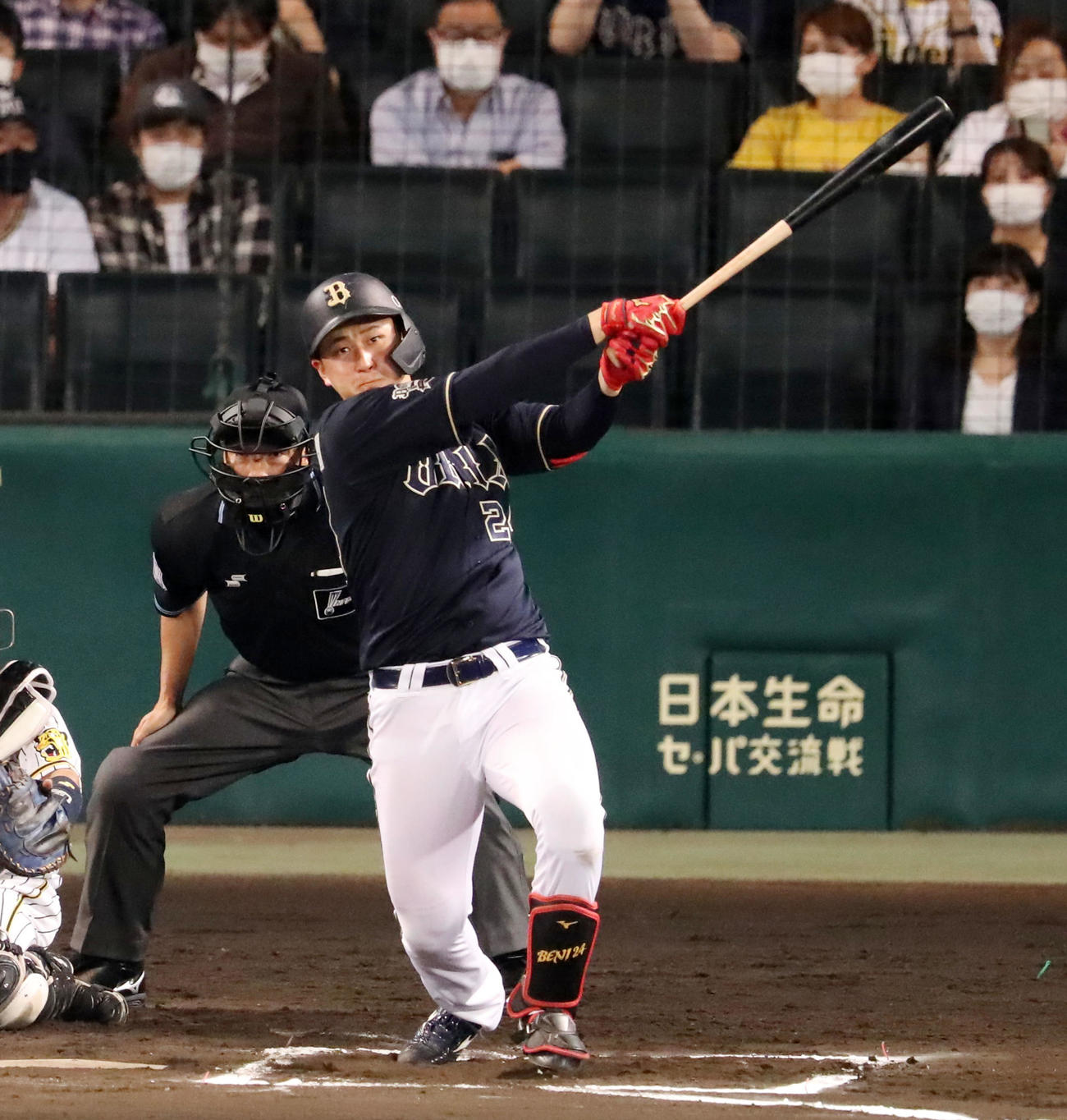 阪神対オリックス　6回表オリックス2死二塁、紅林は左前適時打を放つ（撮影・加藤哉）