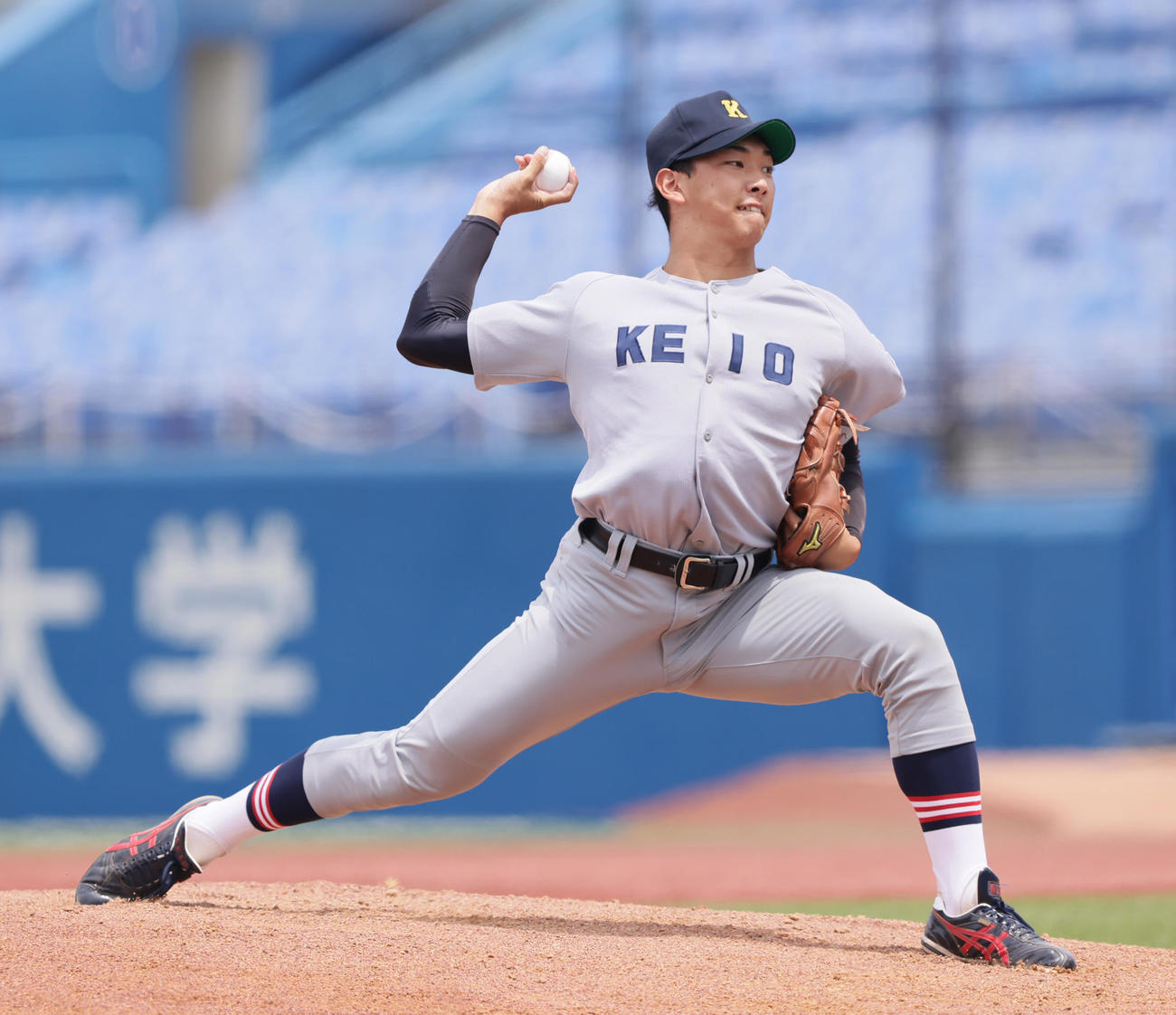 東大対慶大　慶大先発の谷村然（撮影・足立雅史）