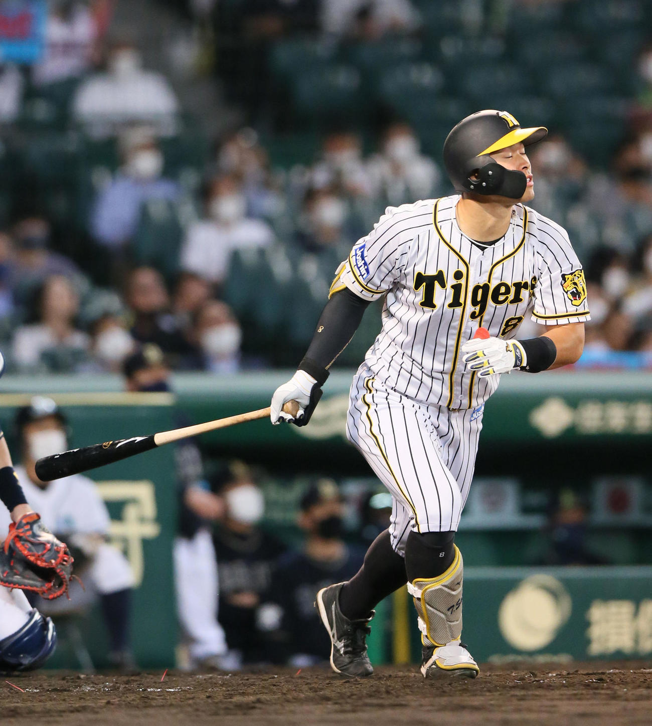 阪神対オリックス　4回裏阪神1死一塁、佐藤輝は中飛に倒れる（撮影・上山淳一）