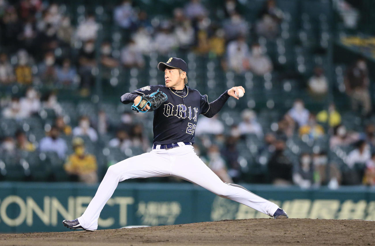 阪神対オリックス　6回、オリックス2番手で登板の能見篤史（撮影・上山淳一）