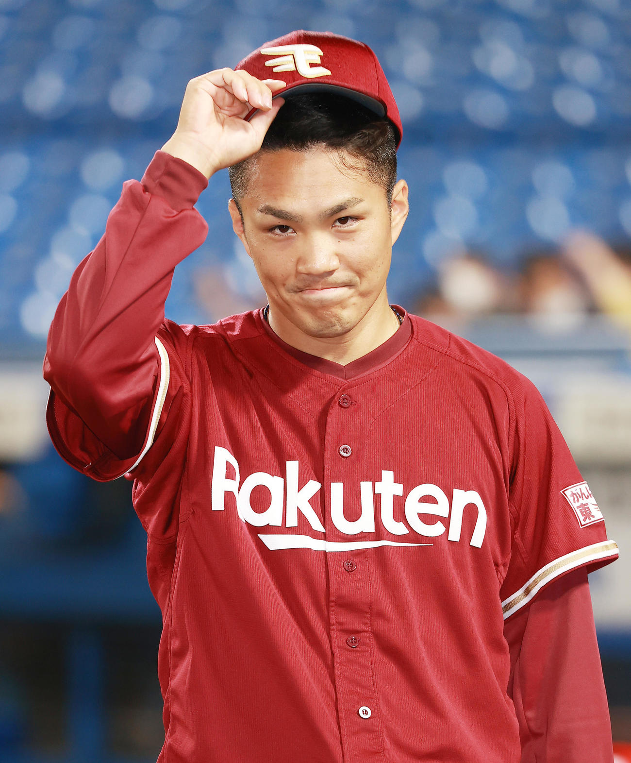 ヤクルト対楽天　5勝目を挙げた楽天則本昂はヒーローインタビューを終え笑顔（撮影・野上伸悟）