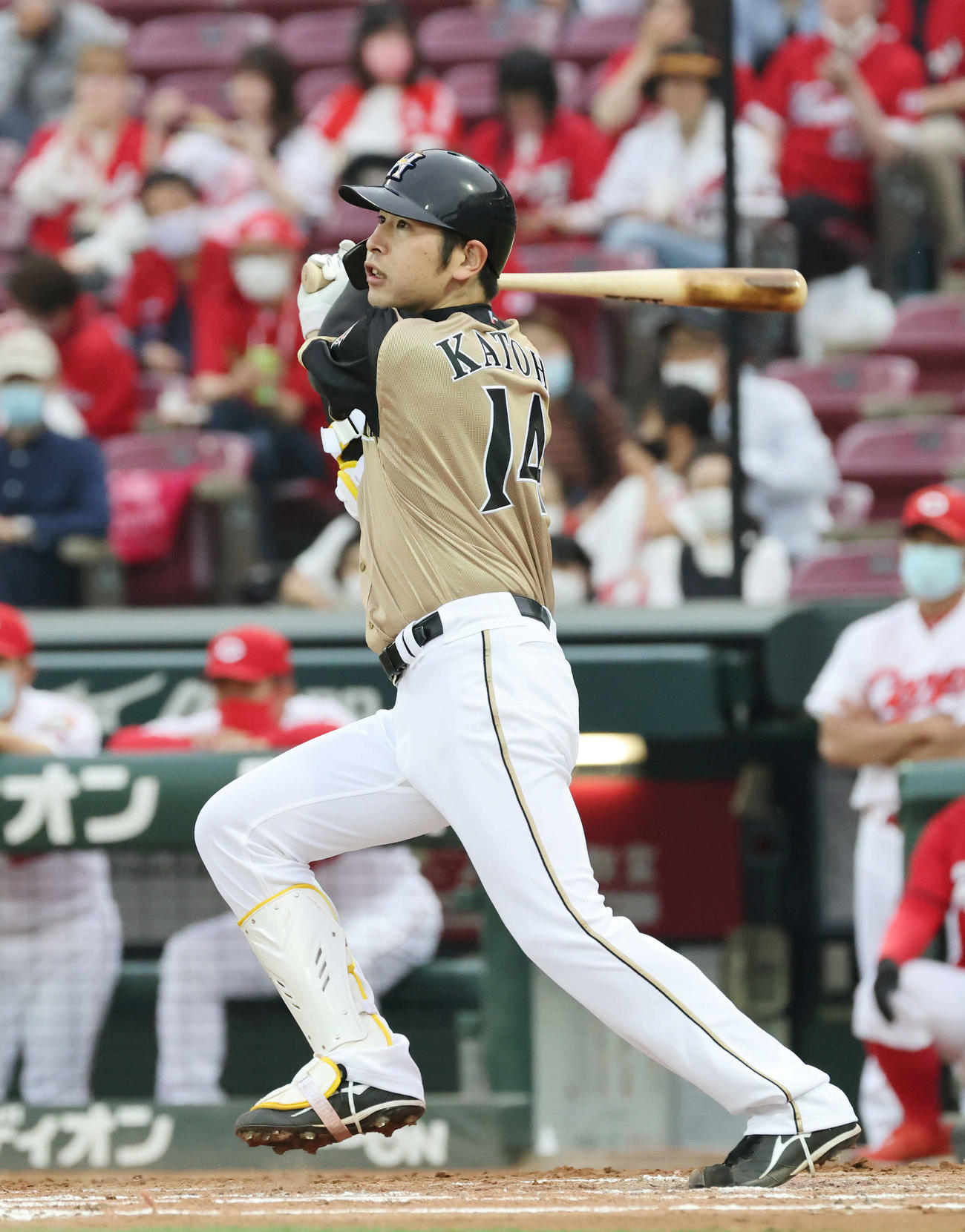 広島対日本ハム　3回表日本ハム無死、加藤は中前打を放つ（撮影・加藤孝規）