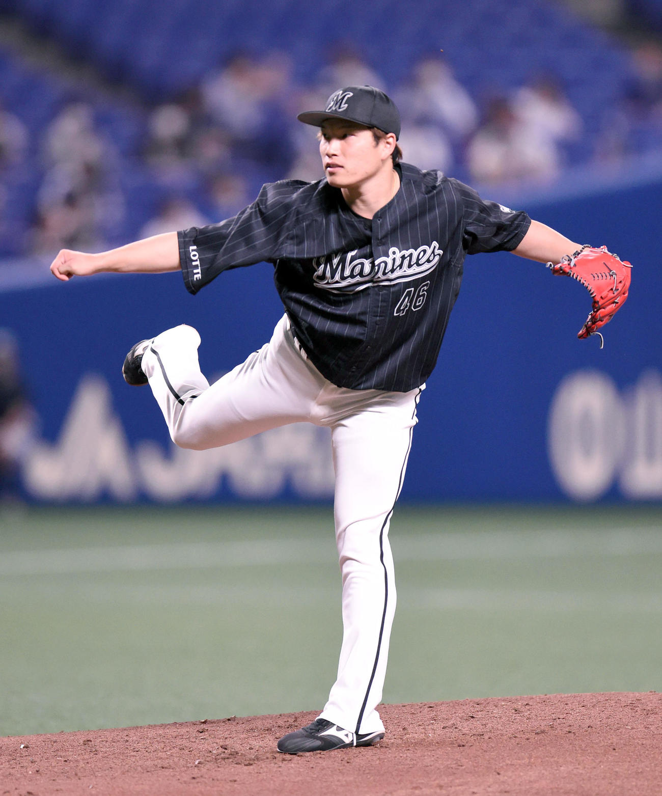 中日対ロッテ　1回裏、登板するロッテ先発の岩下（撮影・森本幸一）