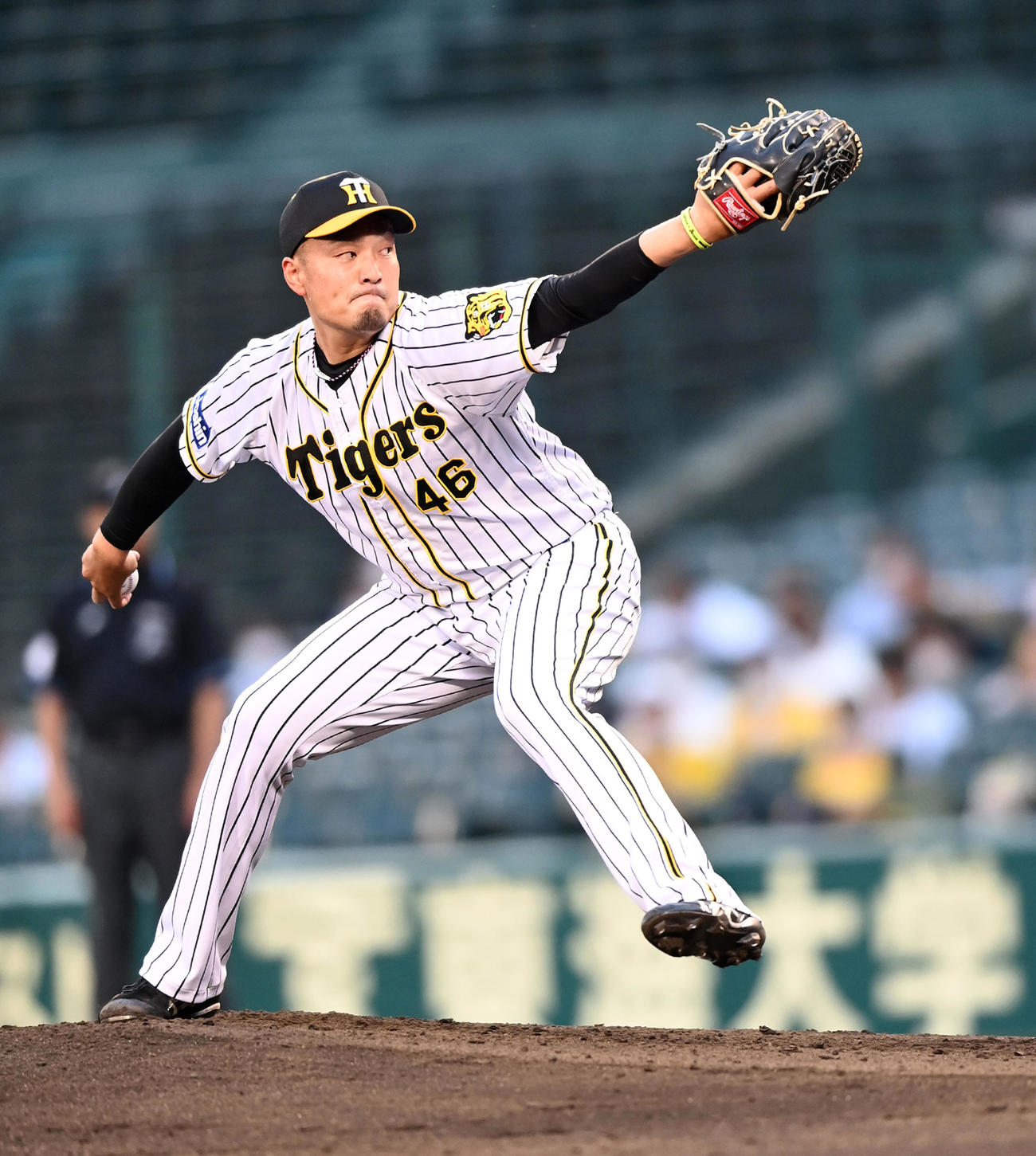 阪神対オリックス　阪神先発の秋山（撮影・前岡正明）