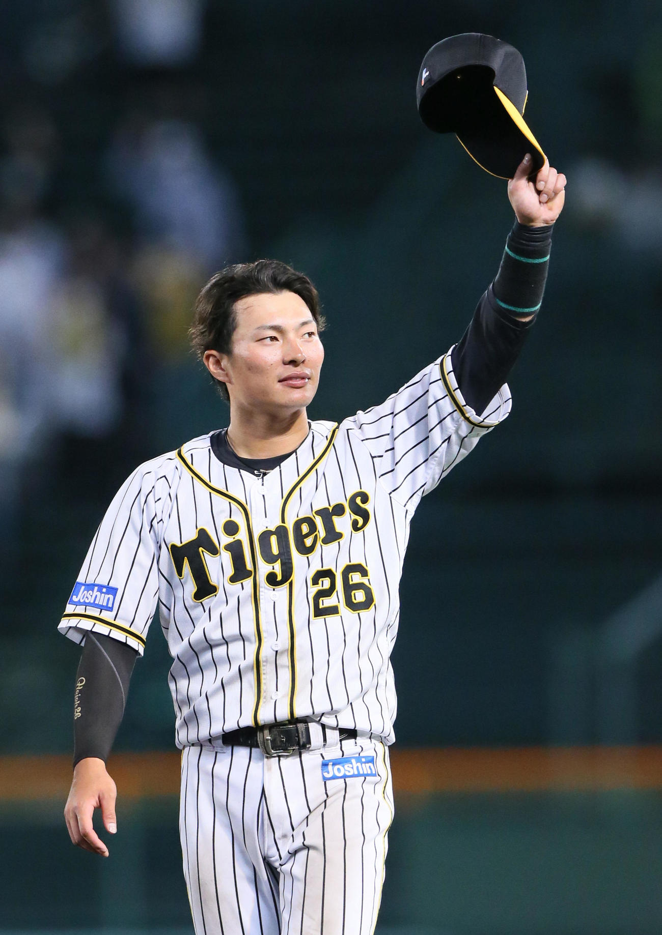 阪神対オリックス　ファンの歓声に応える北條（撮影・上山淳一）