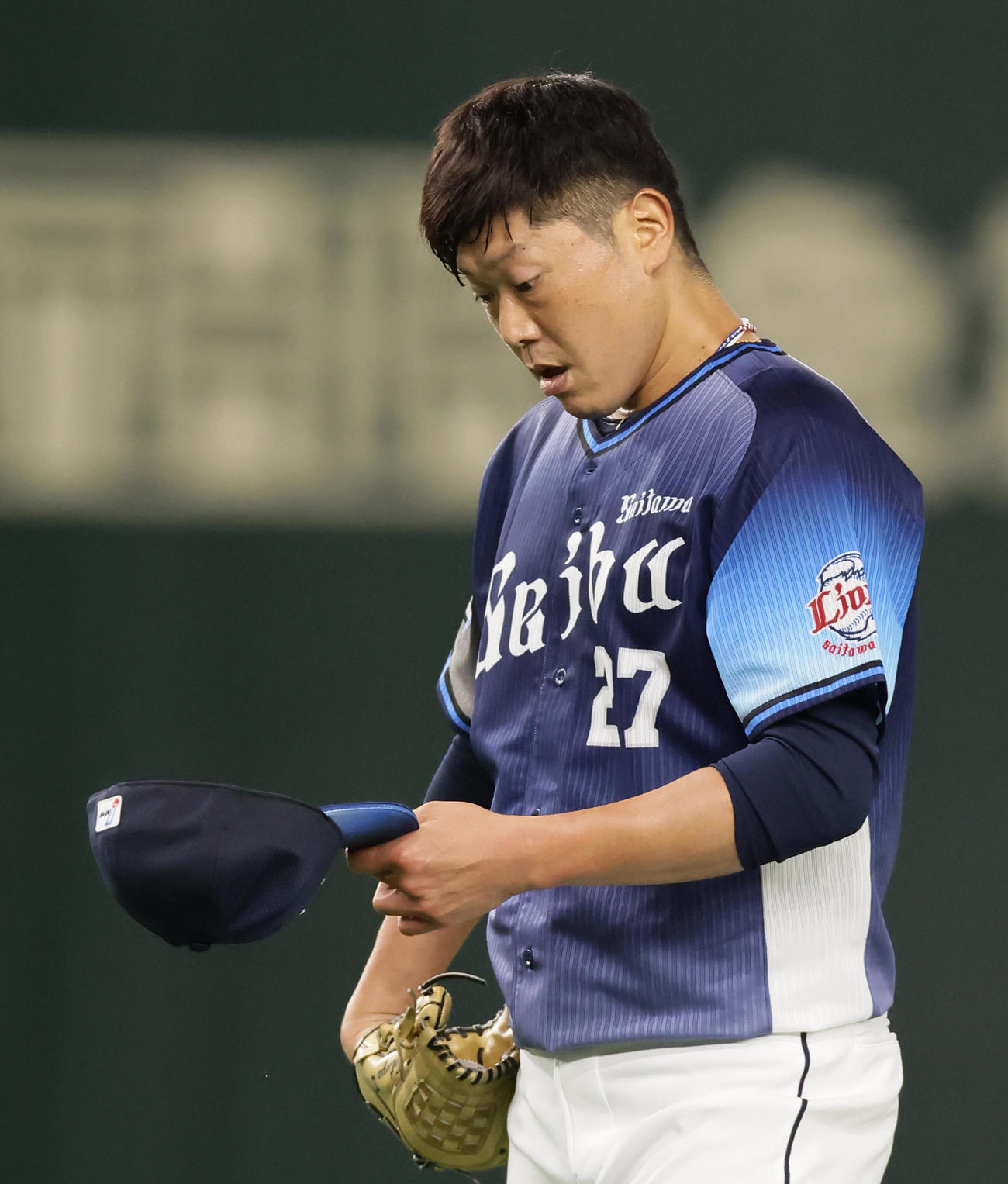 巨人対西武　2回で3点を失い苦しい表情を見せる西武内海（撮影・足立雅史）