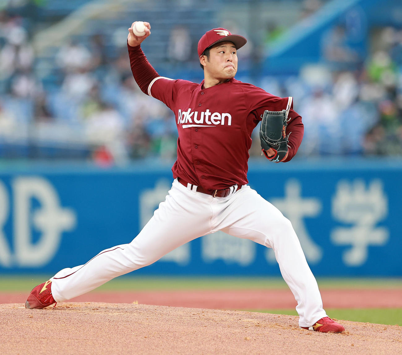 ヤクルト対楽天　力投する楽天先発の滝中（撮影・野上伸悟）