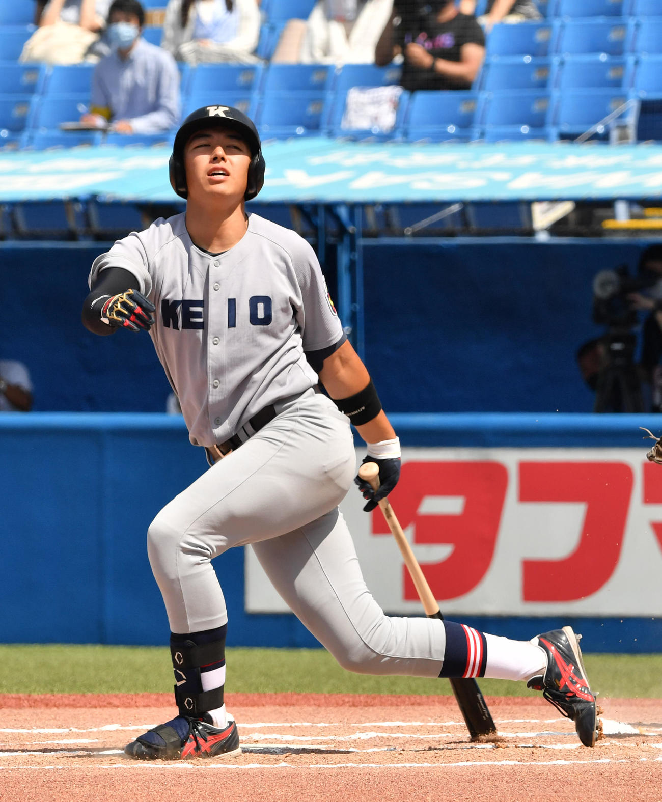 決勝戦慶大対法大　6回表慶大無死、清原は空振り三振に倒れる（撮影・柴田隆二）