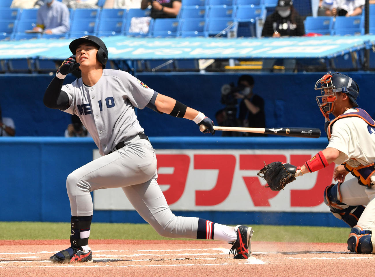 決勝戦慶大対法大　6回表慶大無死、清原は空振り三振に倒れる（撮影・柴田隆二）