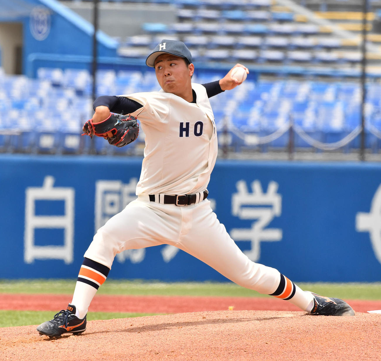 決勝戦慶大対法大　先発した法大・吉鶴（撮影・柴田隆二）