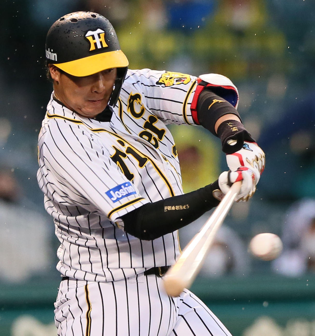 阪神対オリックス3回戦　1回裏阪神2死一塁、大山悠輔は先制中越え2点本塁打を放つ（撮影・上山淳一）