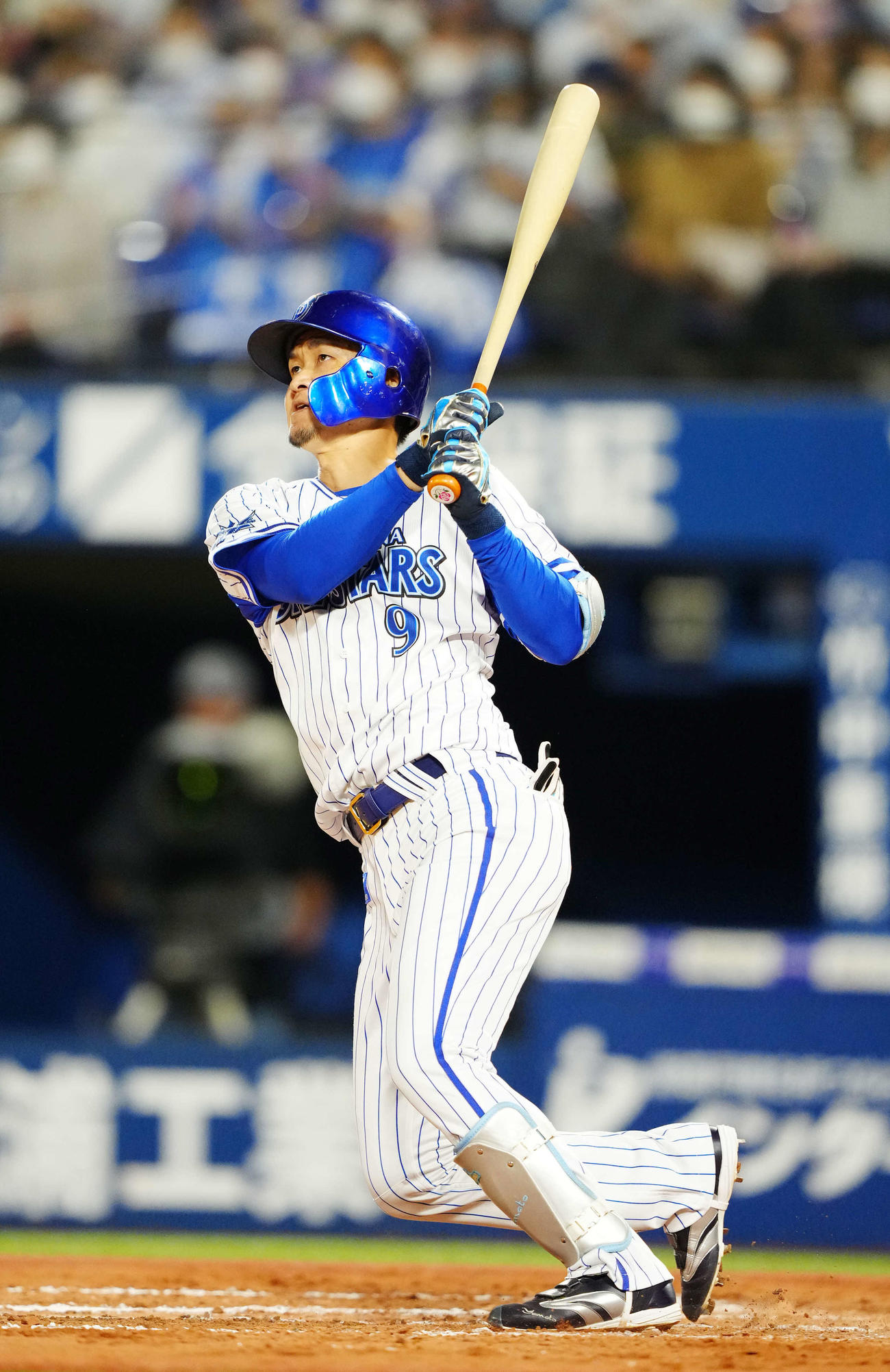 DeNA対ソフトバンク　7回裏DeNA1死二塁、勝ち越し適時二塁打を放つ大和（撮影・江口和貴）