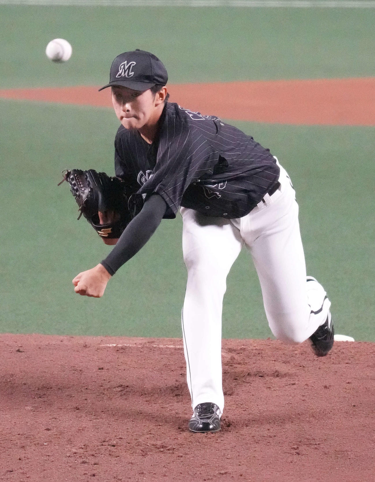 中日対ロッテ　ロッテ先発の本前（撮影・森本幸一）