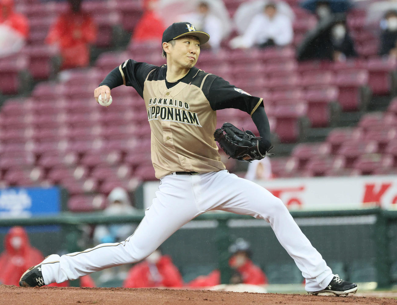 広島対日本ハム　日本ハム先発の金子（撮影・加藤孝規）