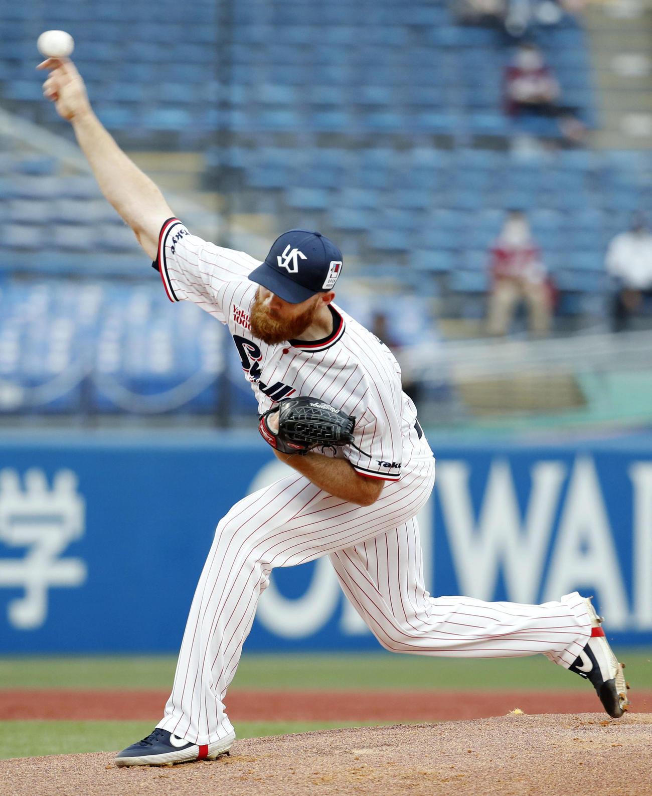 楽天戦に先発したヤクルトのサイスニード（共同）