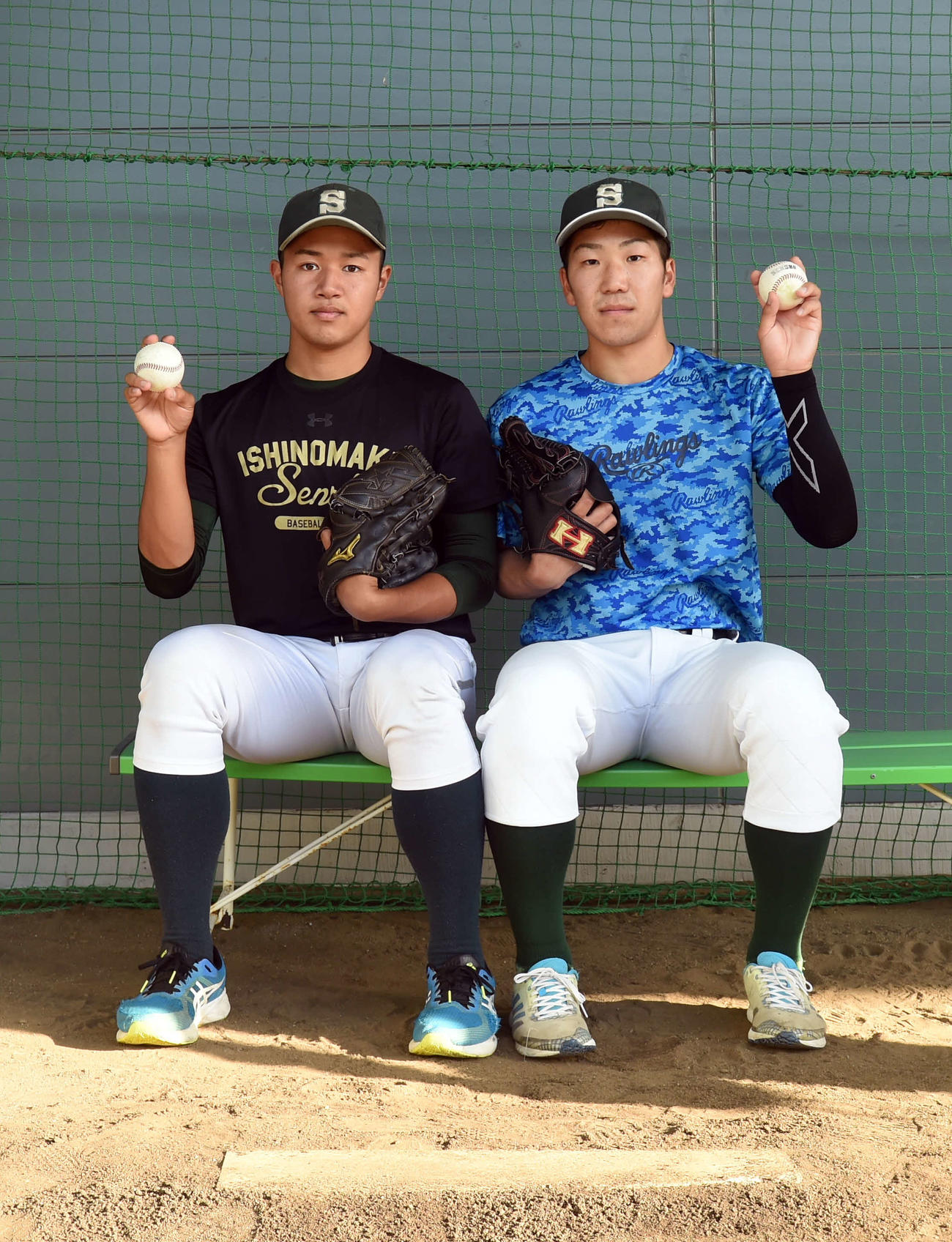 左右の両輪としてけん引する石巻専大・渋谷（左）と斎藤