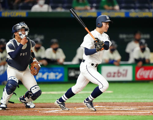 北海学園大対福井工大　1回表北海学園大1死二、三塁、先制適時打を放つ志村（撮影・江口和貴）