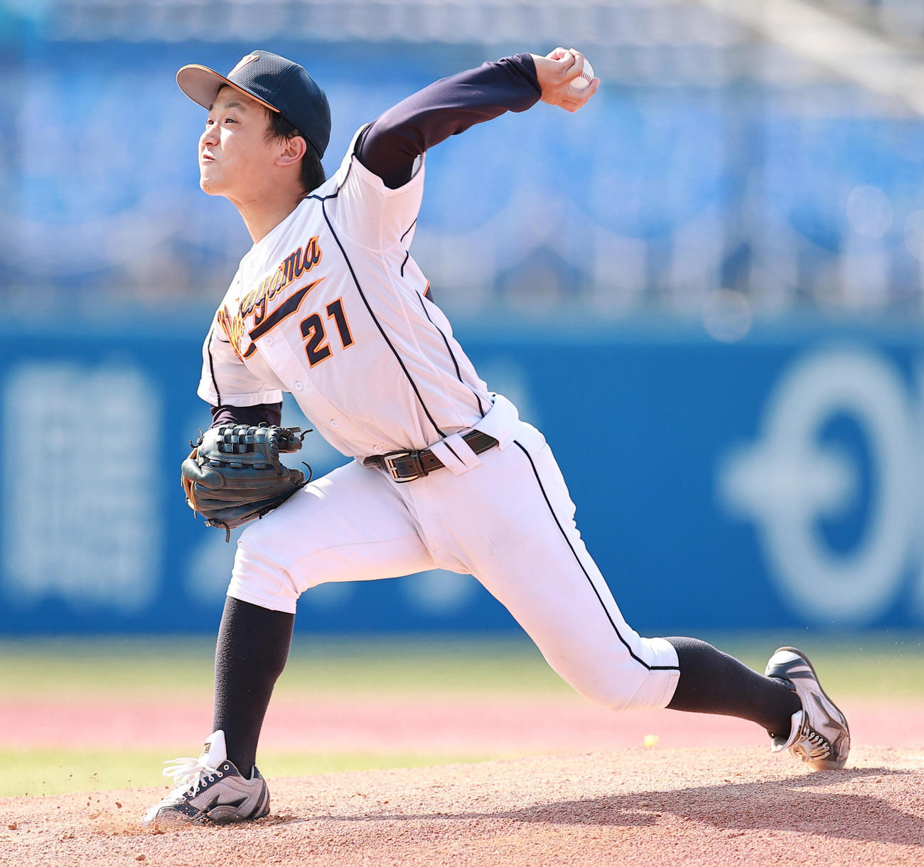 慶大対和歌山大　力投する和歌山大先発の瀬古（撮影・野上伸悟）