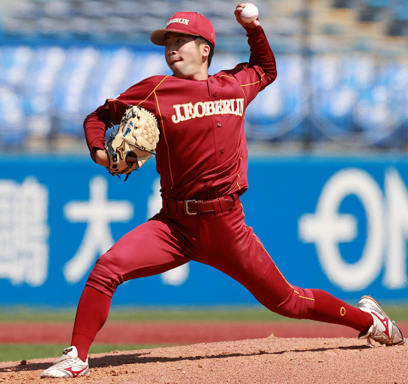 桜美林大対上武大　力投する桜美林大先発の多間（撮影・野上伸悟）