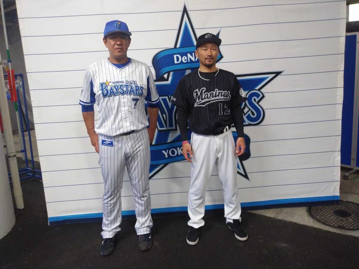 交流戦のDeNA－ロッテ戦の前に1打席対決したDeNAのOB鈴木尚典氏（左）とロッテOBの藤田宗一氏