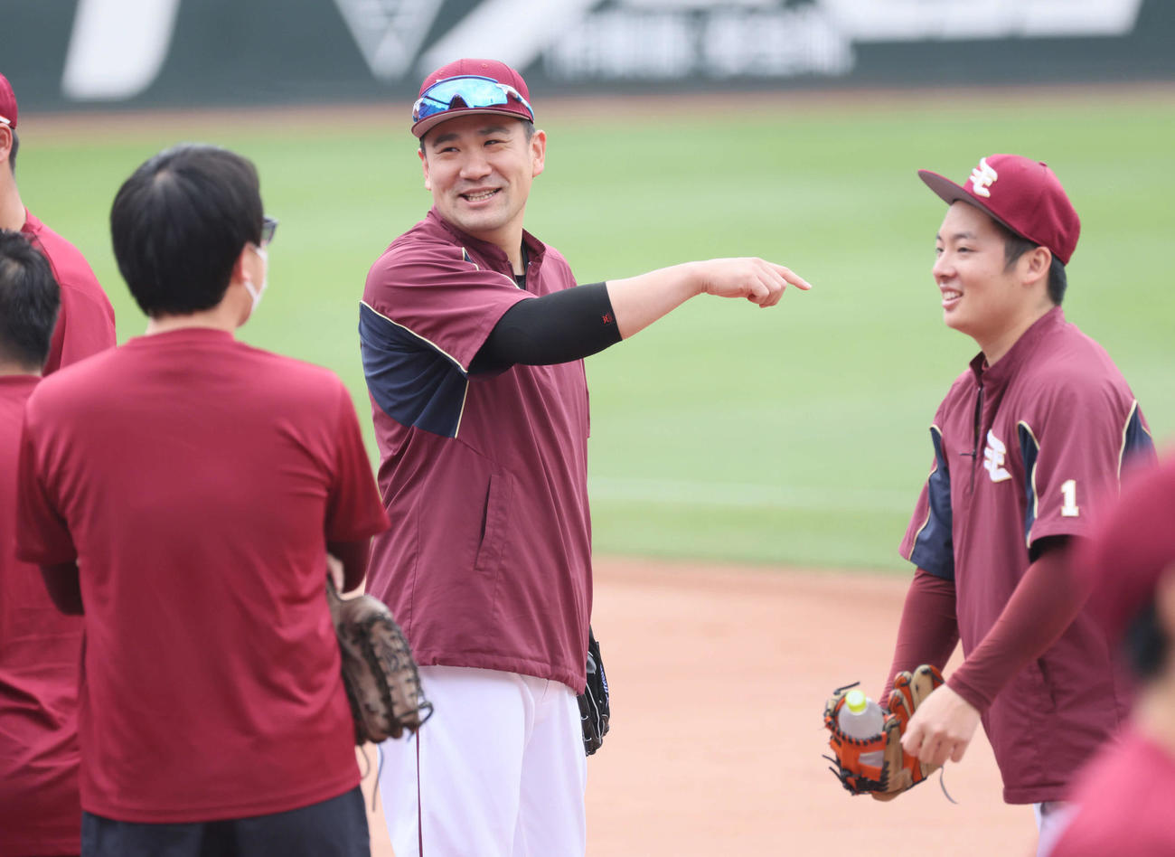 広島対楽天　試合前練習　田中将（中央）ら（撮影・加藤孝規）