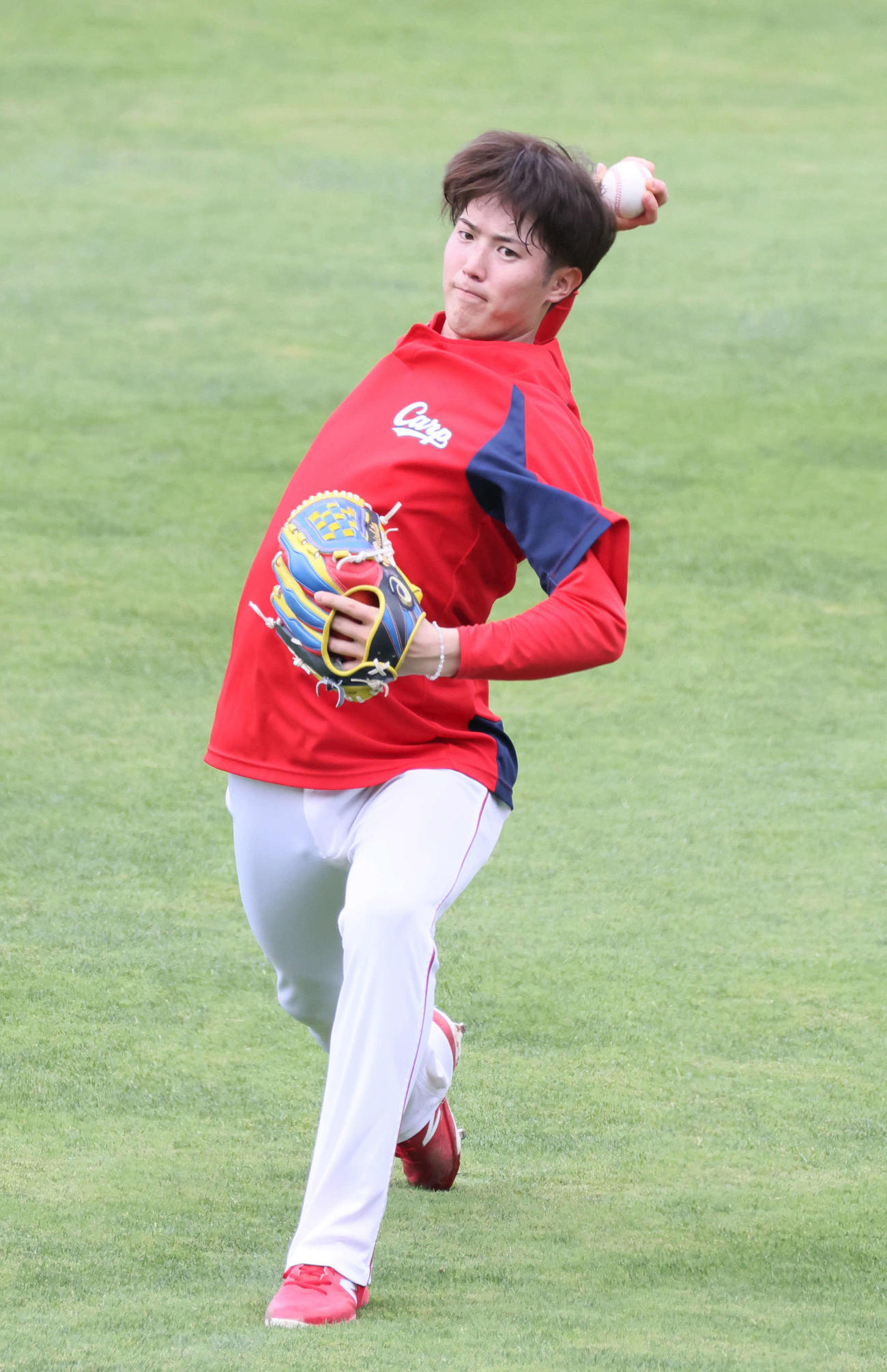 1軍に合流しキャッチボールする広島森下（撮影・加藤孝規）