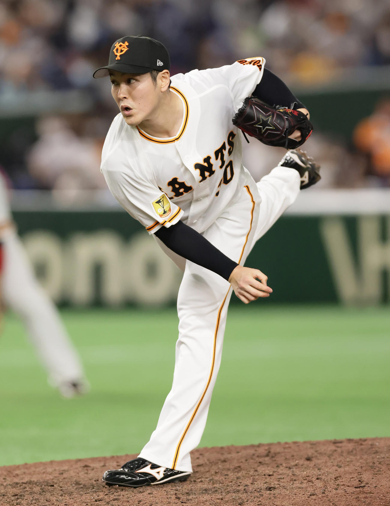 巨人対日本ハム　巨人4番手の鍵谷（撮影・足立雅史）
