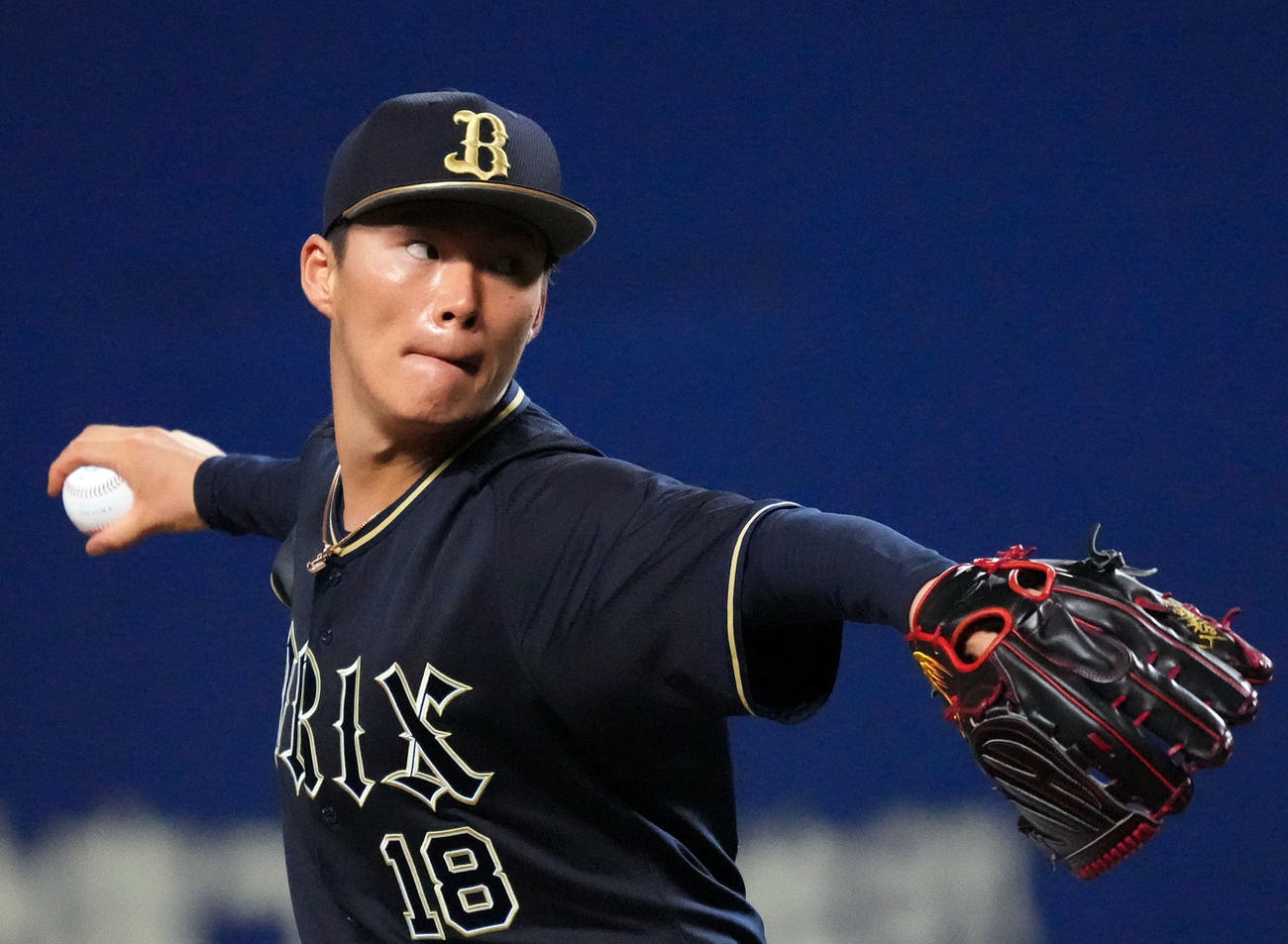 中日対オリックス　2回裏、力投するオリックス先発の山本（撮影・森本幸一）