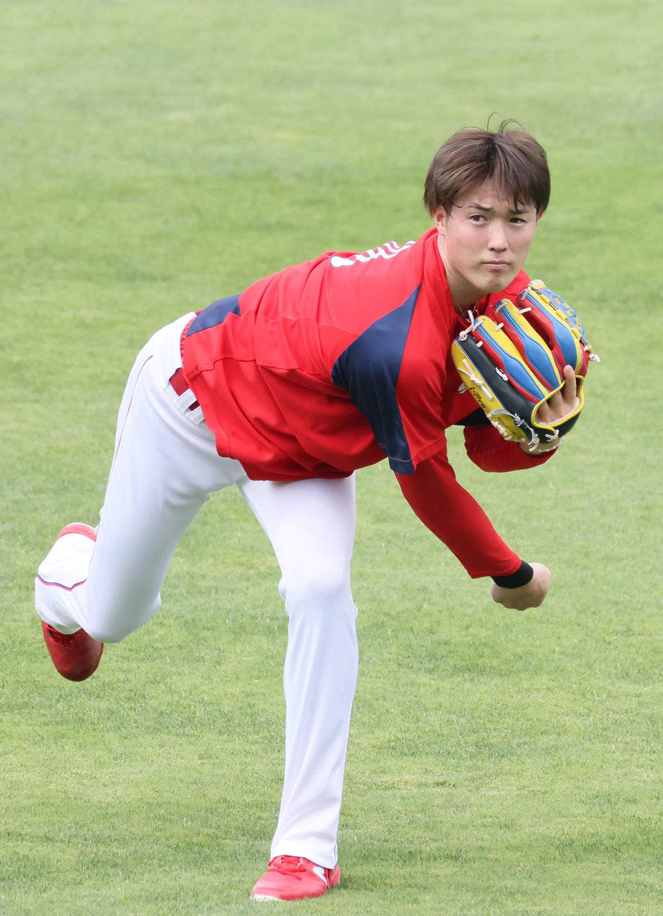 1軍に合流しキャッチボールする広島森下（撮影・加藤孝規）