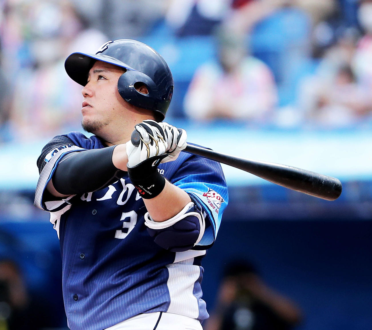 ヤクルト対西武　9回表西武無死一塁、左越え勝ち越し2点本塁打を放つ山川（撮影・河田真司）