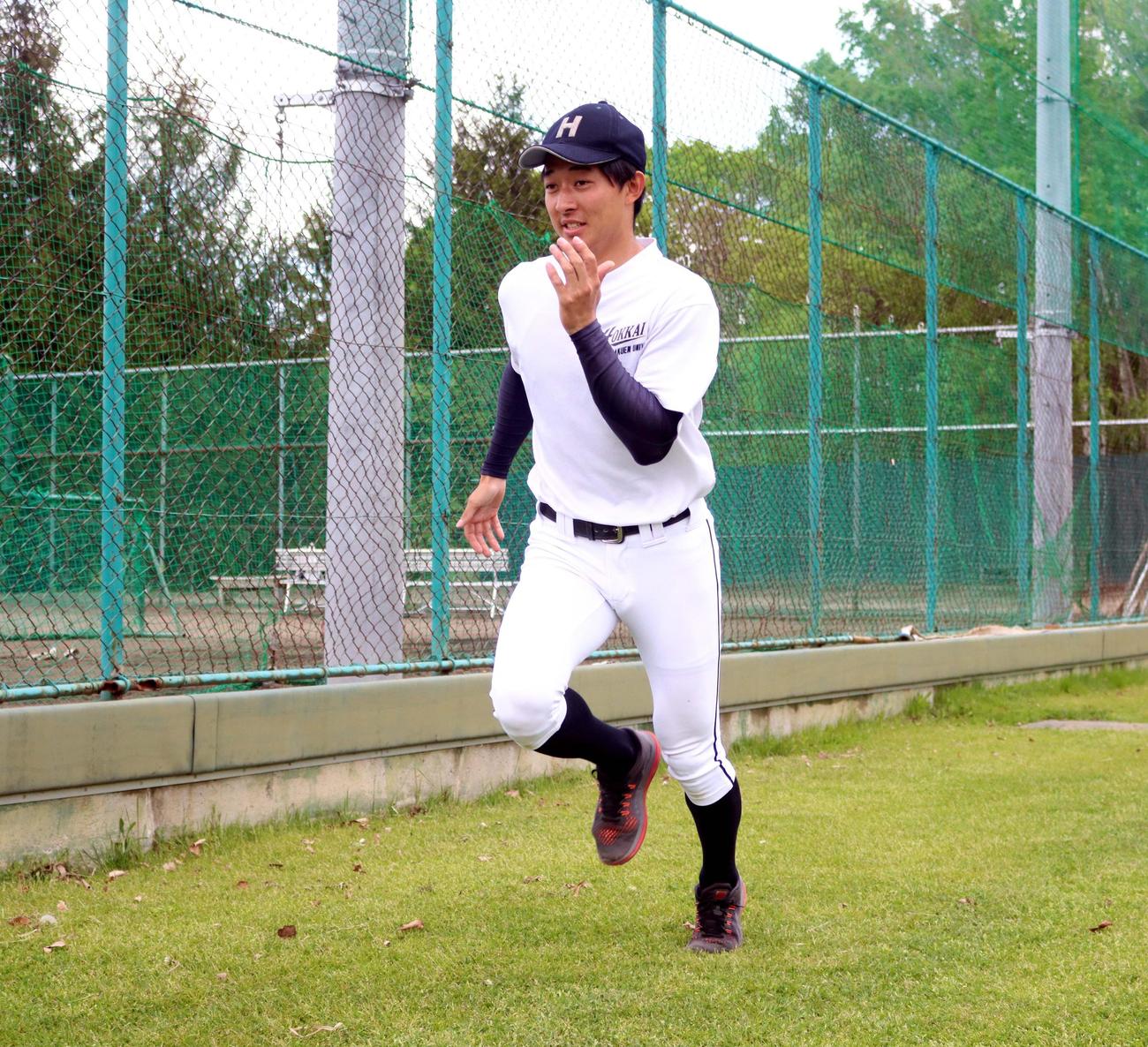 俊足が武器の北海学園大・鈴木大主将（撮影・永野高輔）