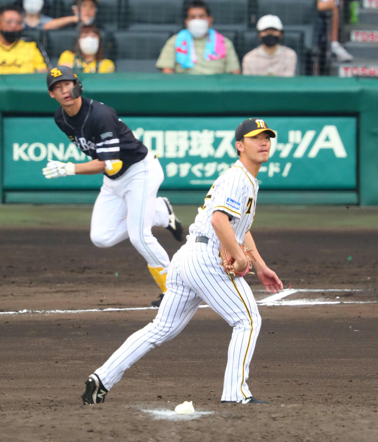 阪神対ソフトバンク　6回表ソフトバンク1死一塁、伊藤将は真砂に左適時二塁打を浴びる（撮影・宮崎幸一）