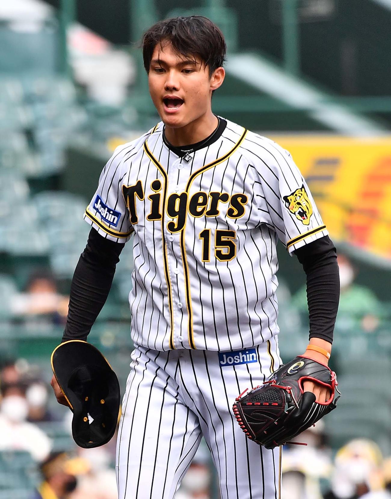 阪神対ソフトバンク　3回表ソフトバンク2死一塁、甲斐から三振を奪い雄たけびをあげる西純（撮影・上田博志）
