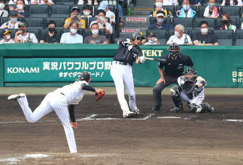 阪神対ソフトバンク　7回表ソフトバンク1死一、三塁、柳田は空振り三振に倒れる（撮影・宮崎幸一）