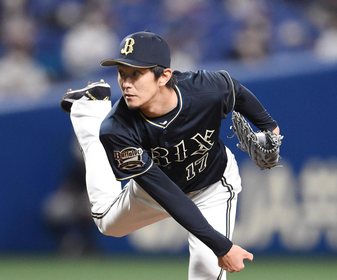 6回裏、力投するオリックス先発の増井（撮影・森本幸一）