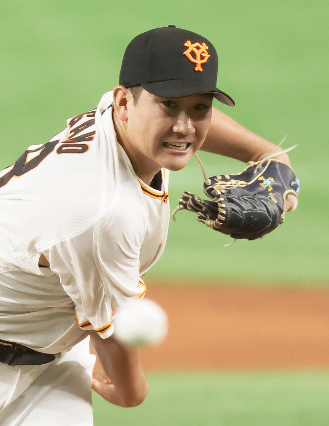 巨人対日本ハム　巨人先発の菅野（撮影・足立雅史）