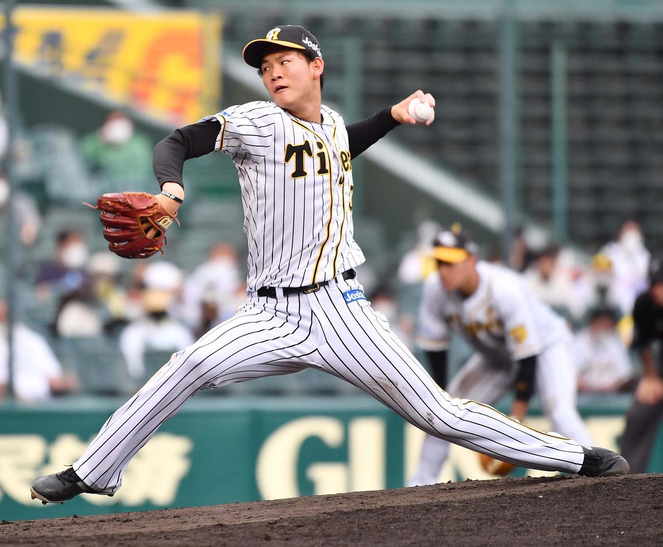 阪神対ソフトバンク　阪神3番手で登板する及川（撮影・上田博志）